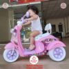 Xe-may-dien-tre-em-Vespa-Elsa-QM-168-mau-hong-12